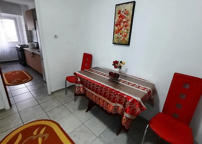 Modern Semi-central 1 Bedroom Apartment, 3 Parks Nearby
