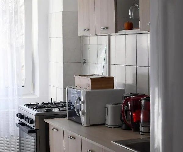Modern Semi-central 1 Bedroom Apartment, 3 Parks Nearby Bucarest
